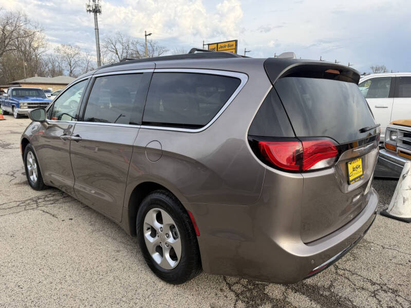 2017 Chrysler Pacifica Hybrid Premium