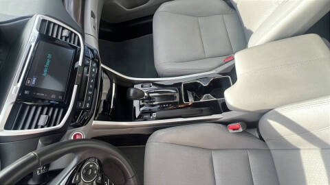 2017 Honda Accord EX-L w/Navi w/Honda Sensing