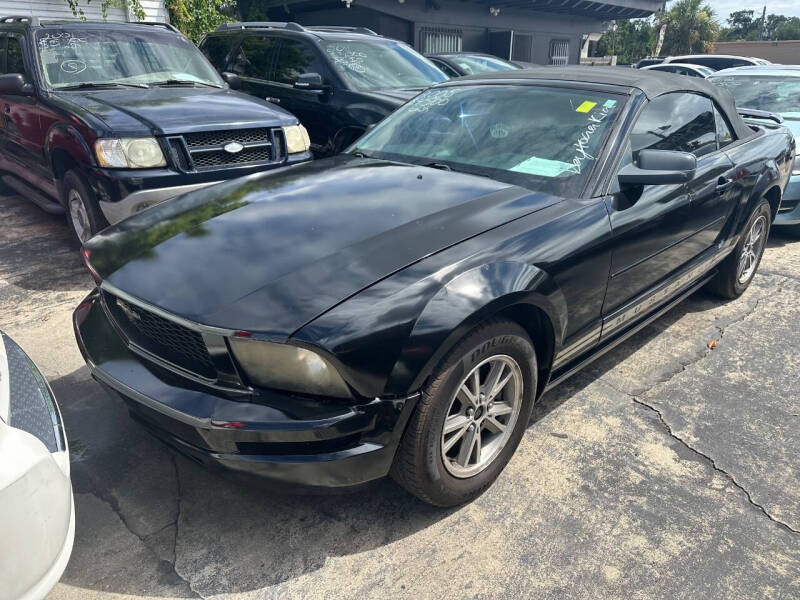 2005 Ford Mustang V6 Deluxe