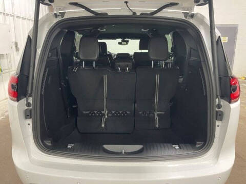 2027 Chrysler Pacifica Select
