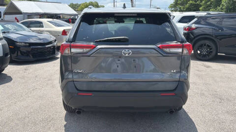 2020 Toyota RAV4 LE