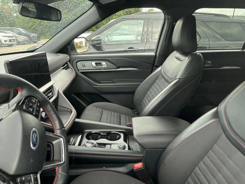 2025 Ford Explorer ST-Line