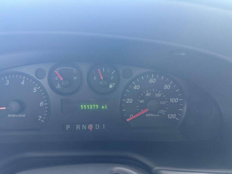 2005 Ford Taurus SE