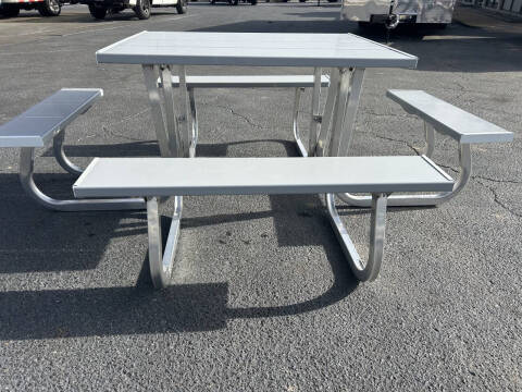 2026 Aluma 21029 Picnic Table