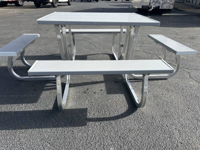 2026 Aluma 21029 Picnic Table