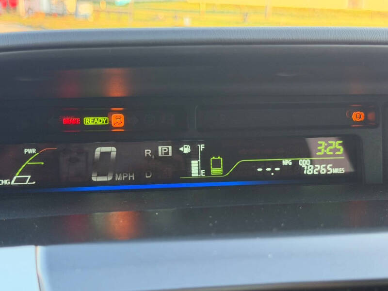 2014 Toyota Prius v Five