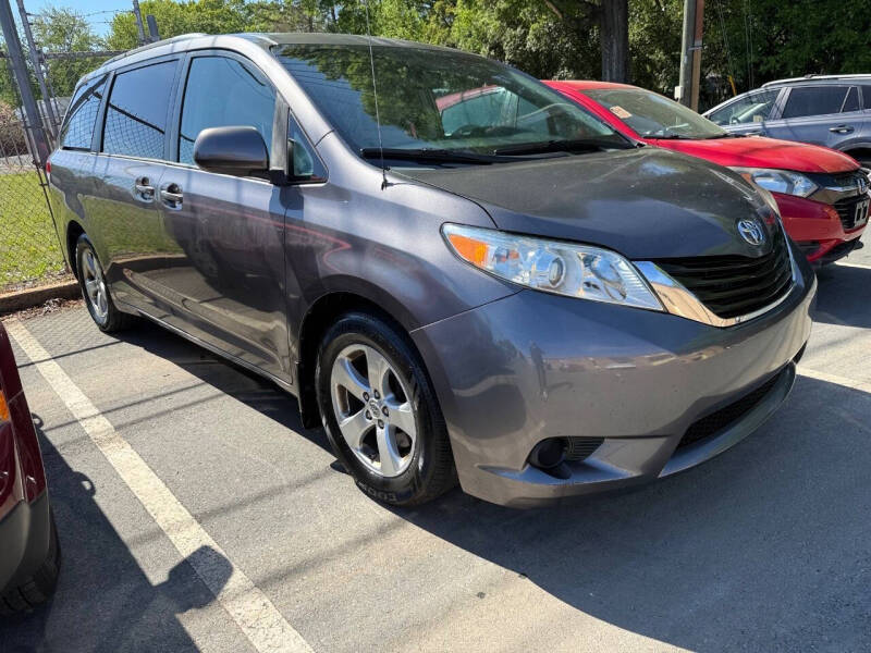 2013 Toyota Sienna LE 8-Passenger