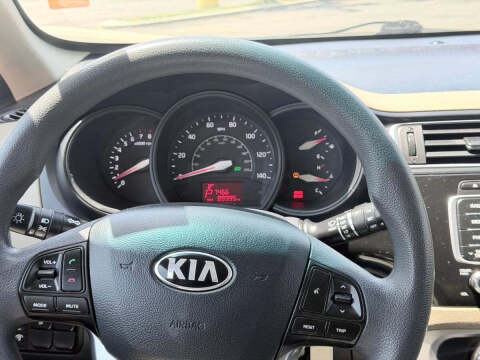 2016 Kia Rio 5-Door LX