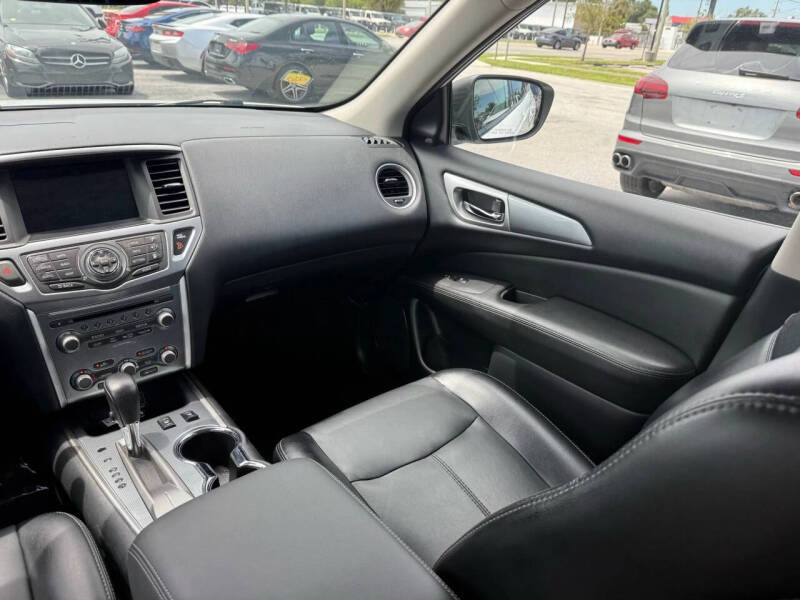 2020 Nissan Pathfinder SL