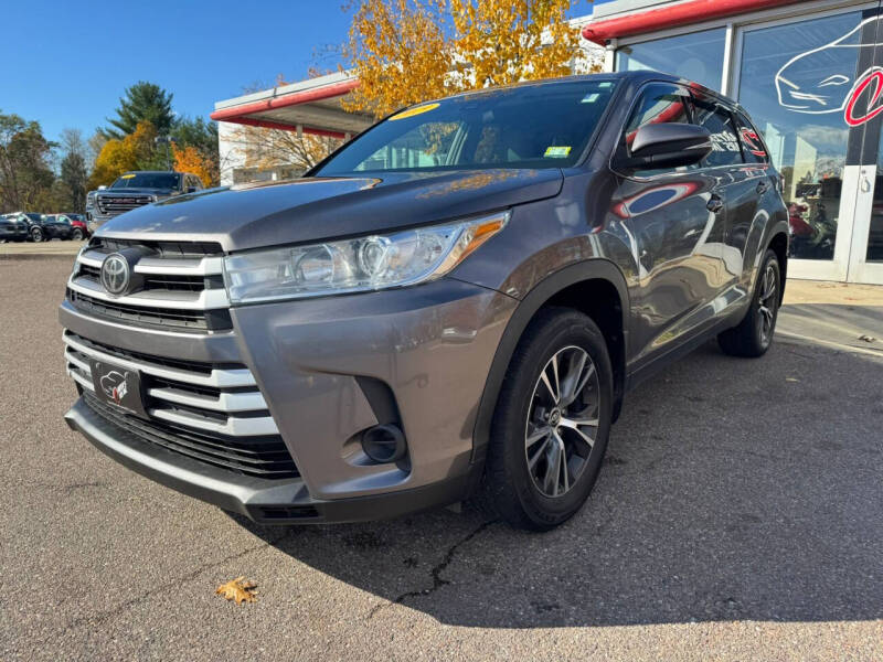 2019 Toyota Highlander LE's photo