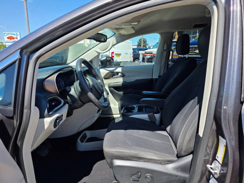 2017 Chrysler Pacifica Touring-L