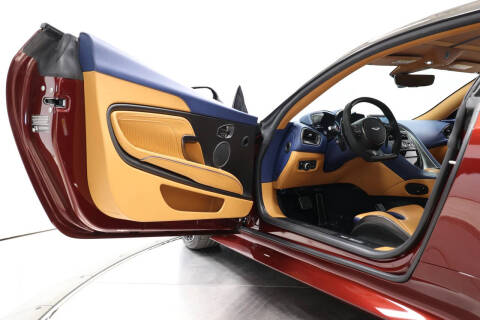 2023 Aston Martin DBS