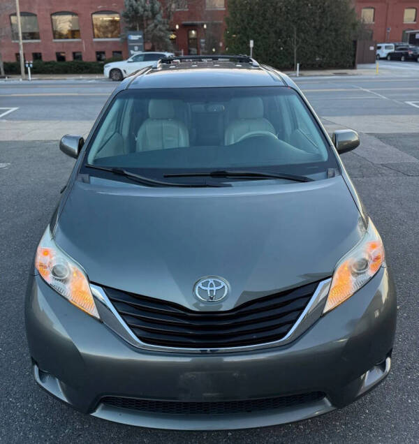 2014 Toyota Sienna LE 7-Passenger