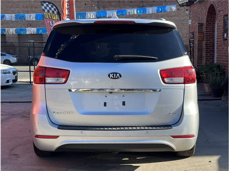 2015 Kia Sedona LX