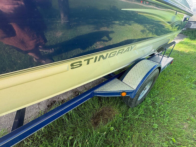 2004 Stingray Boats 195LR