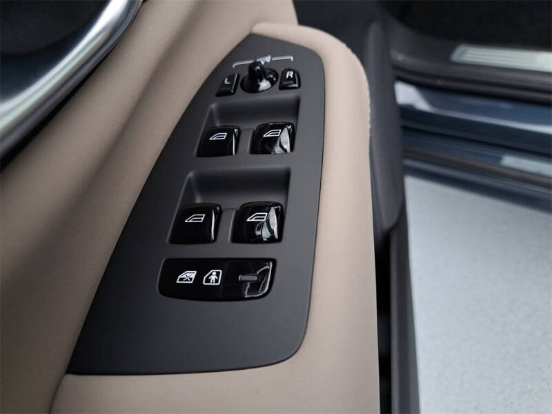 2026 Volvo XC90 B6 Core