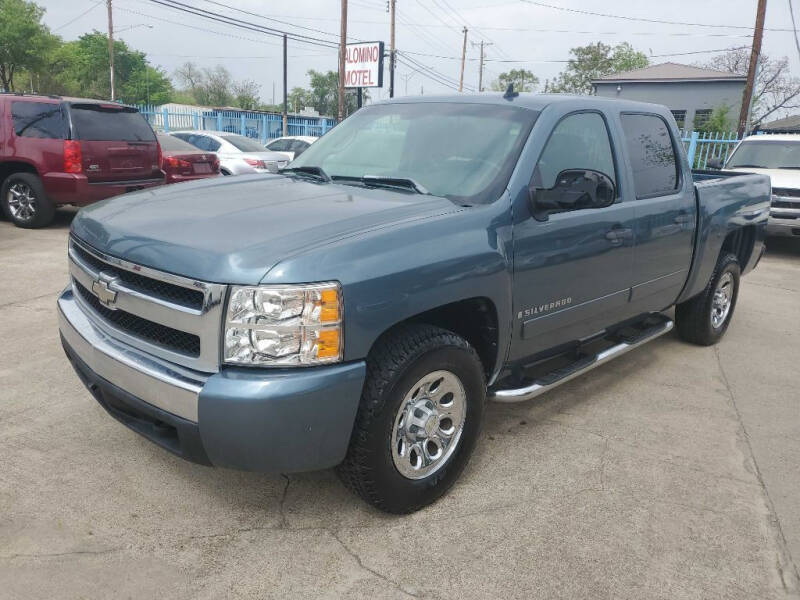 2007 Chevrolet Silverado 1500 for sale at DANNY AUTO SALES in Dallas TX