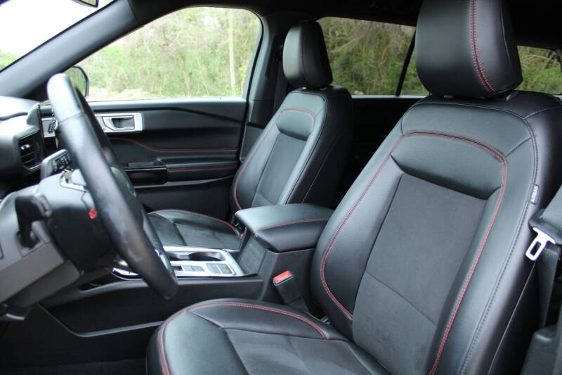 2022 Ford Explorer ST-Line