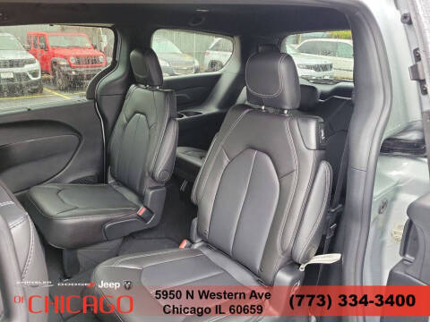 2026 Chrysler Pacifica Select