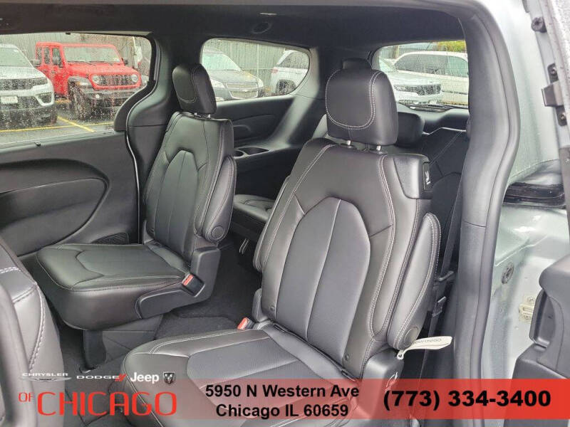 2026 Chrysler Pacifica Select