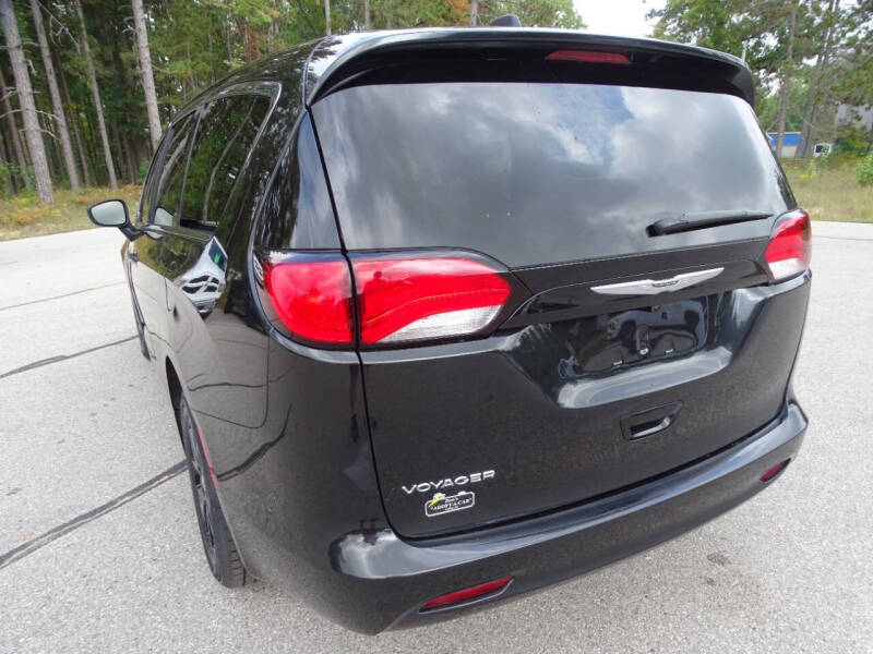 2023 Chrysler Voyager LX