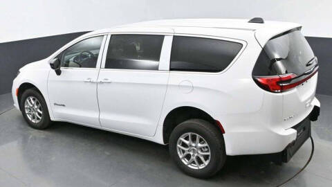 2024 Chrysler Pacifica Touring