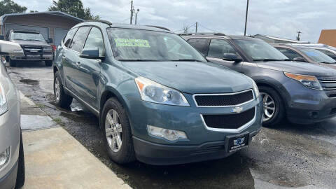 2009 Chevrolet Traverse for sale at CE Auto Sales in Baytown TX