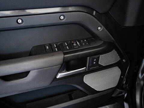 2024 Land Rover Defender 130 P400 Outbound