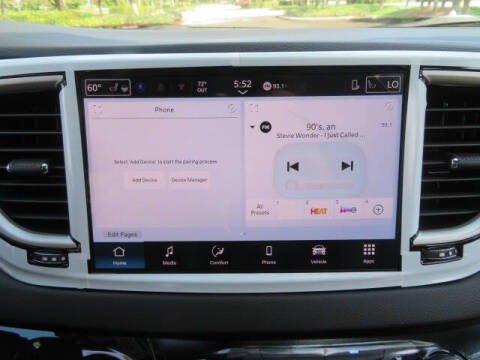 2025 Chrysler Voyager LX