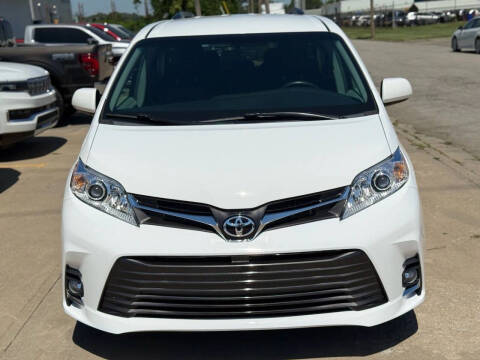 2017 Toyota Sienna LE 8-Passenger