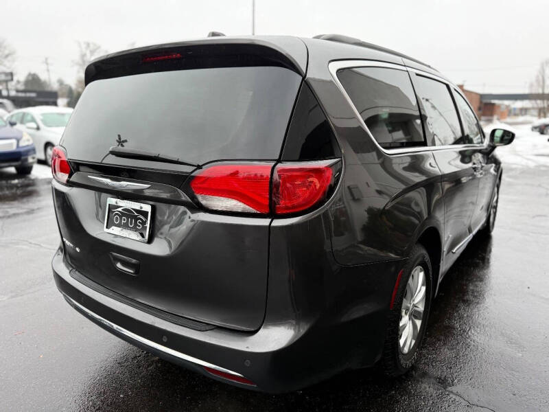 2017 Chrysler Pacifica Touring-L