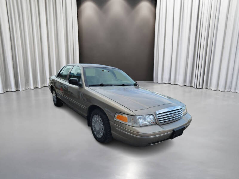 2004 Ford Crown Victoria for sale at Chicago Auto Network in Mokena IL