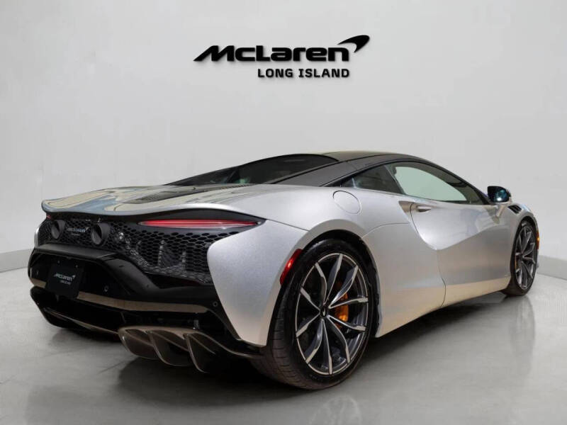 2023 McLaren Artura