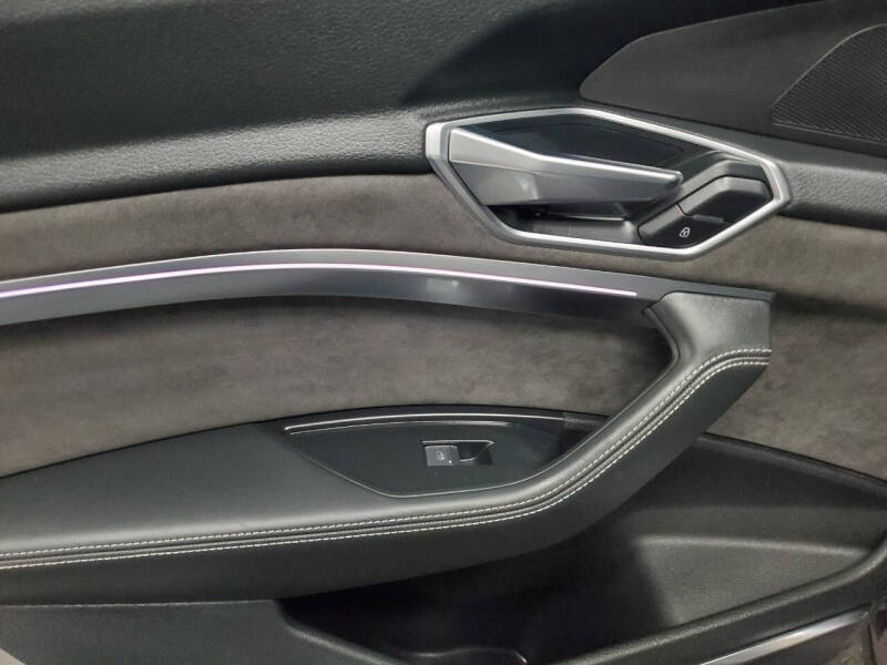 2019 Audi e-tron quattro Prestige