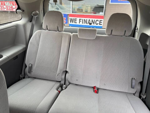 2015 Toyota Sienna LE 7-Passenger