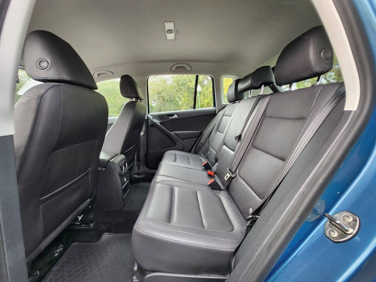 2017 VOLKSWAGEN Tiguan SUV / Crossover - $14,995
