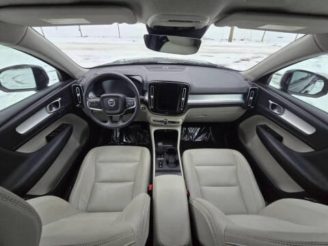 2021 Volvo XC40 T5 Momentum