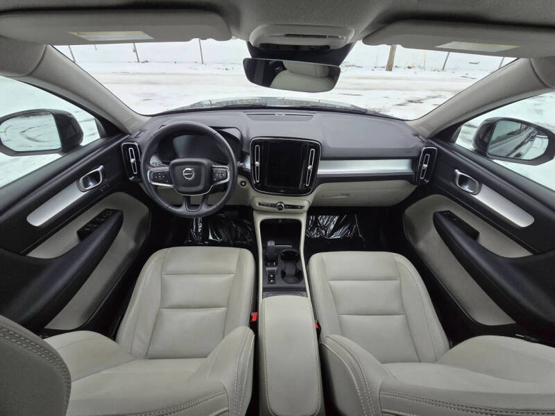 2021 Volvo XC40 T5 Momentum