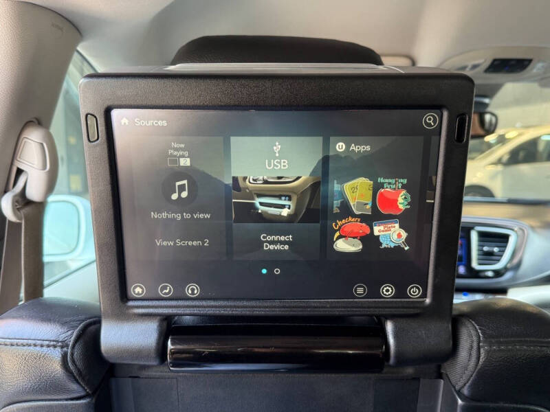 2017 Chrysler Pacifica Touring-L Plus