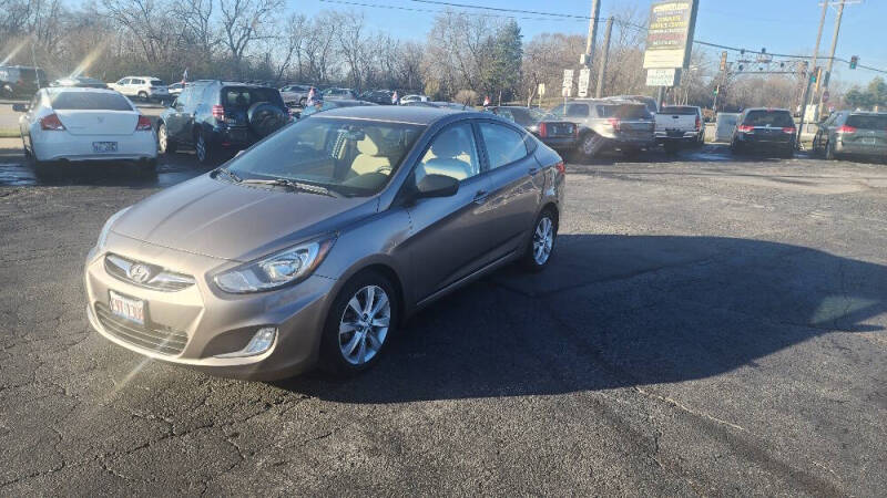 2013 Hyundai Accent GLS photo 2