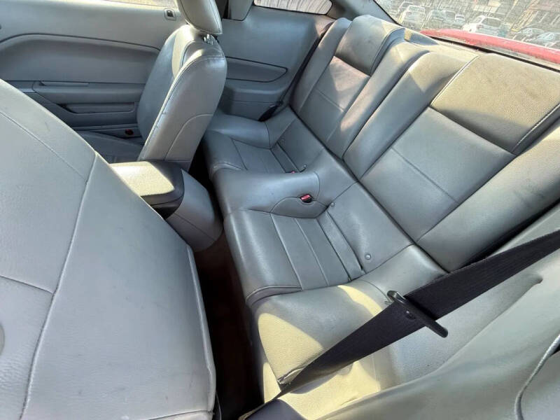 2005 Ford Mustang V6 Deluxe