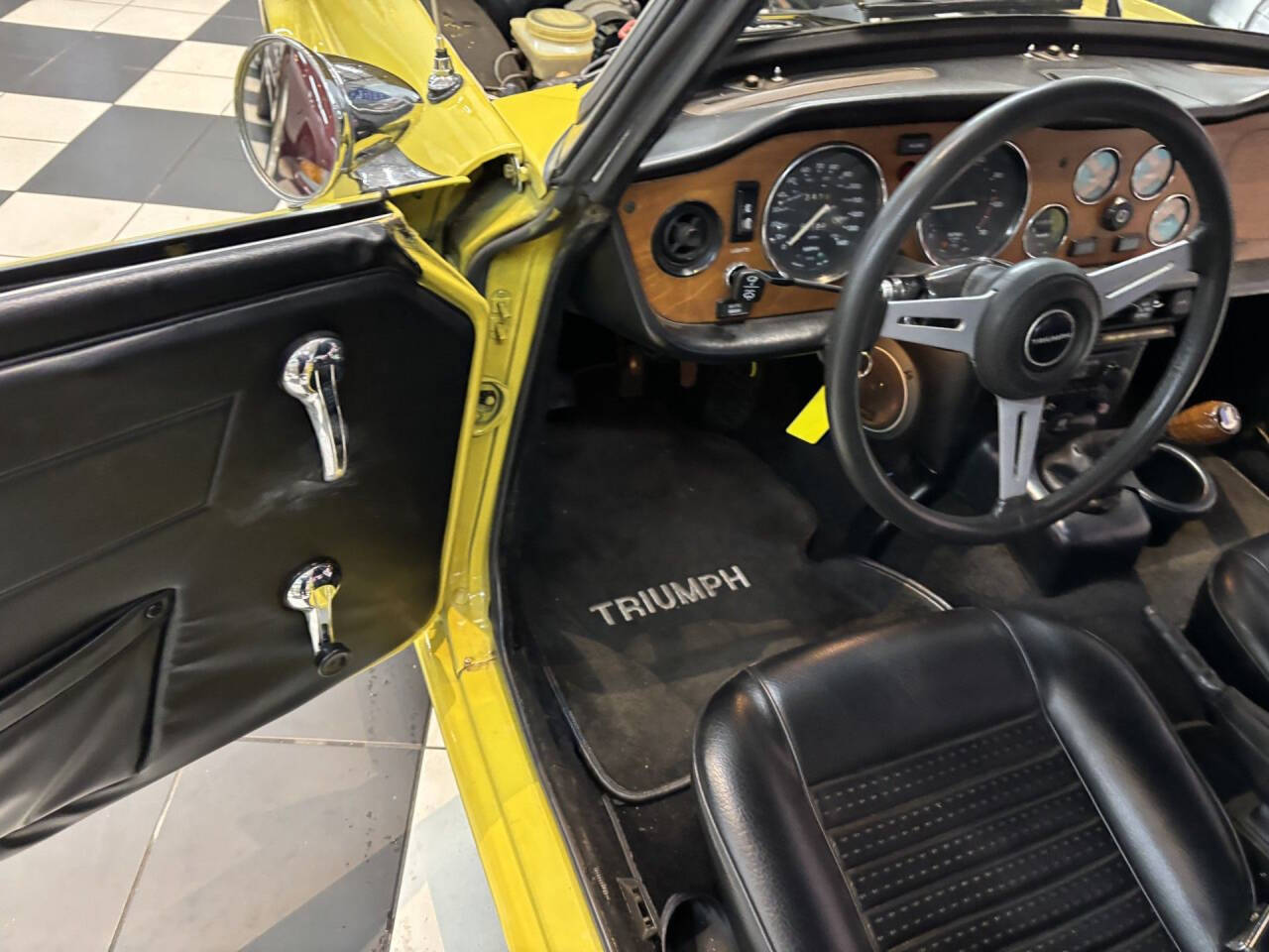 1974 Triumph TR6 28