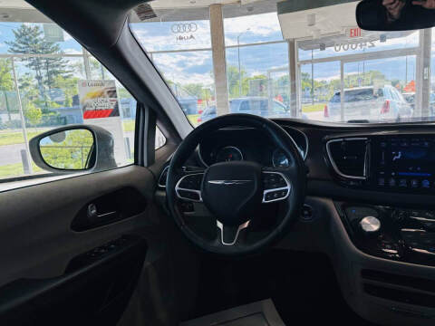 2017 Chrysler Pacifica Touring-L Plus