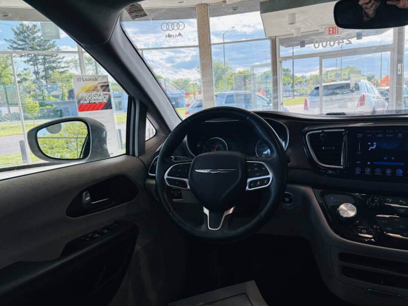 2017 Chrysler Pacifica Touring-L Plus