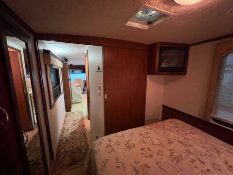 2002 Freightliner XC Chassis