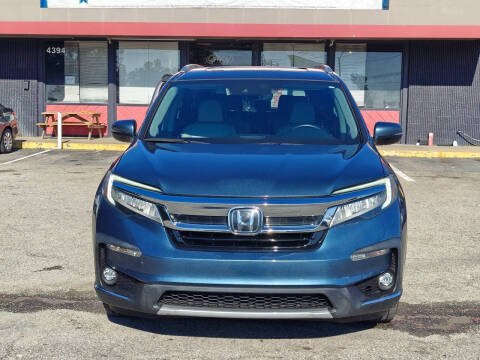 2020 Honda Pilot Touring w/Rear Captain's Chairs
