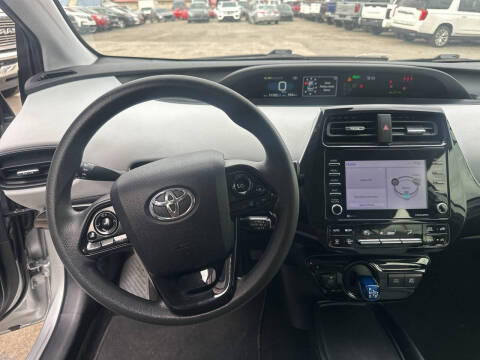 2022 Toyota Prius LE
