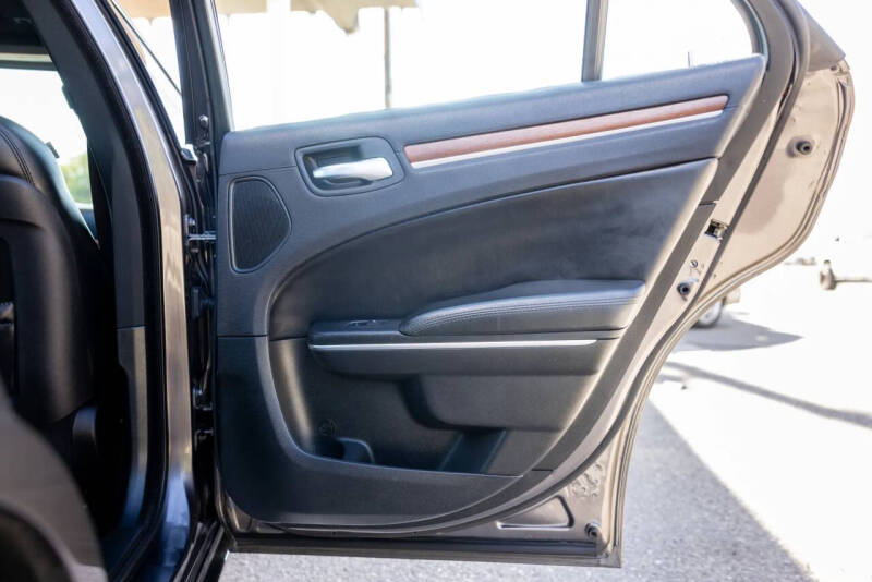 2017 Chrysler 300 C Platinum