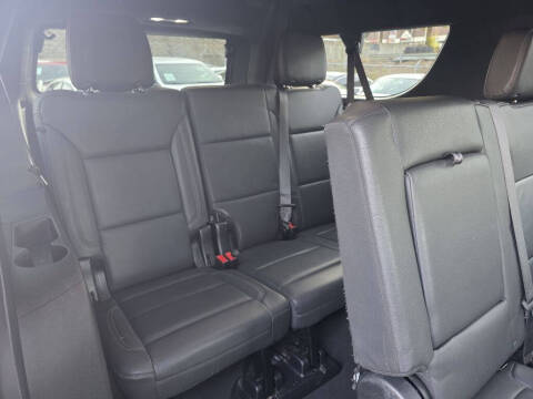 2023 Chevrolet Suburban LT