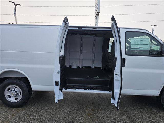 2025 Chevrolet Express 3500